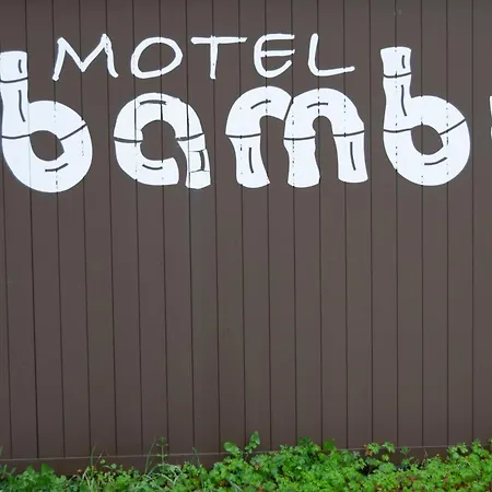 Bambu Μοτέλ *